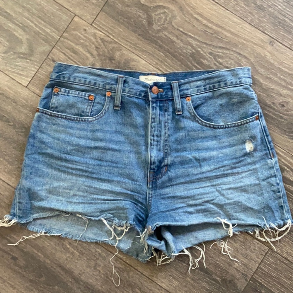 Madewell Distressed Dad Jean Short